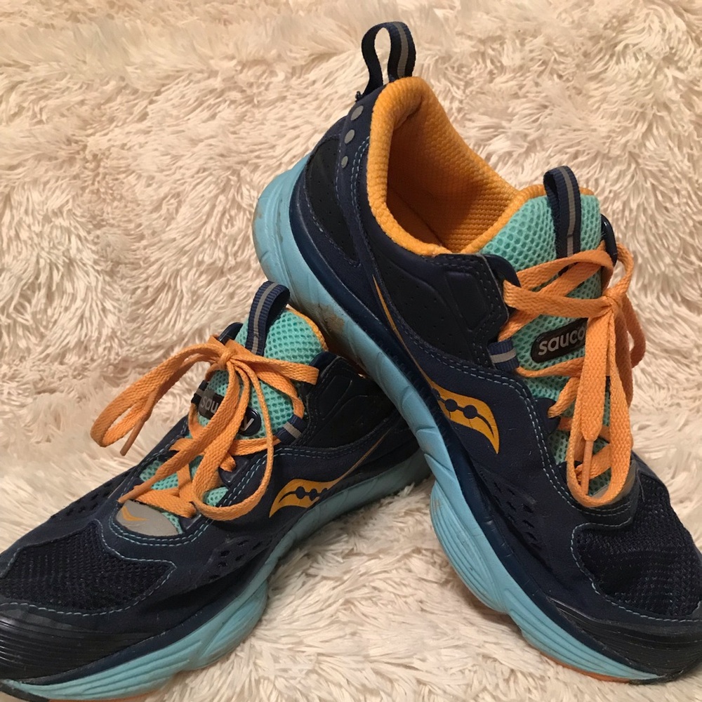 Saucony tennis shoes